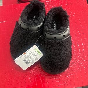 Brand new size 6 fluffy crocs